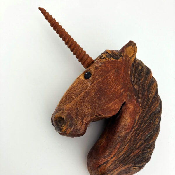 Pique à cheveux Licorne sculptée à la main – Image 6