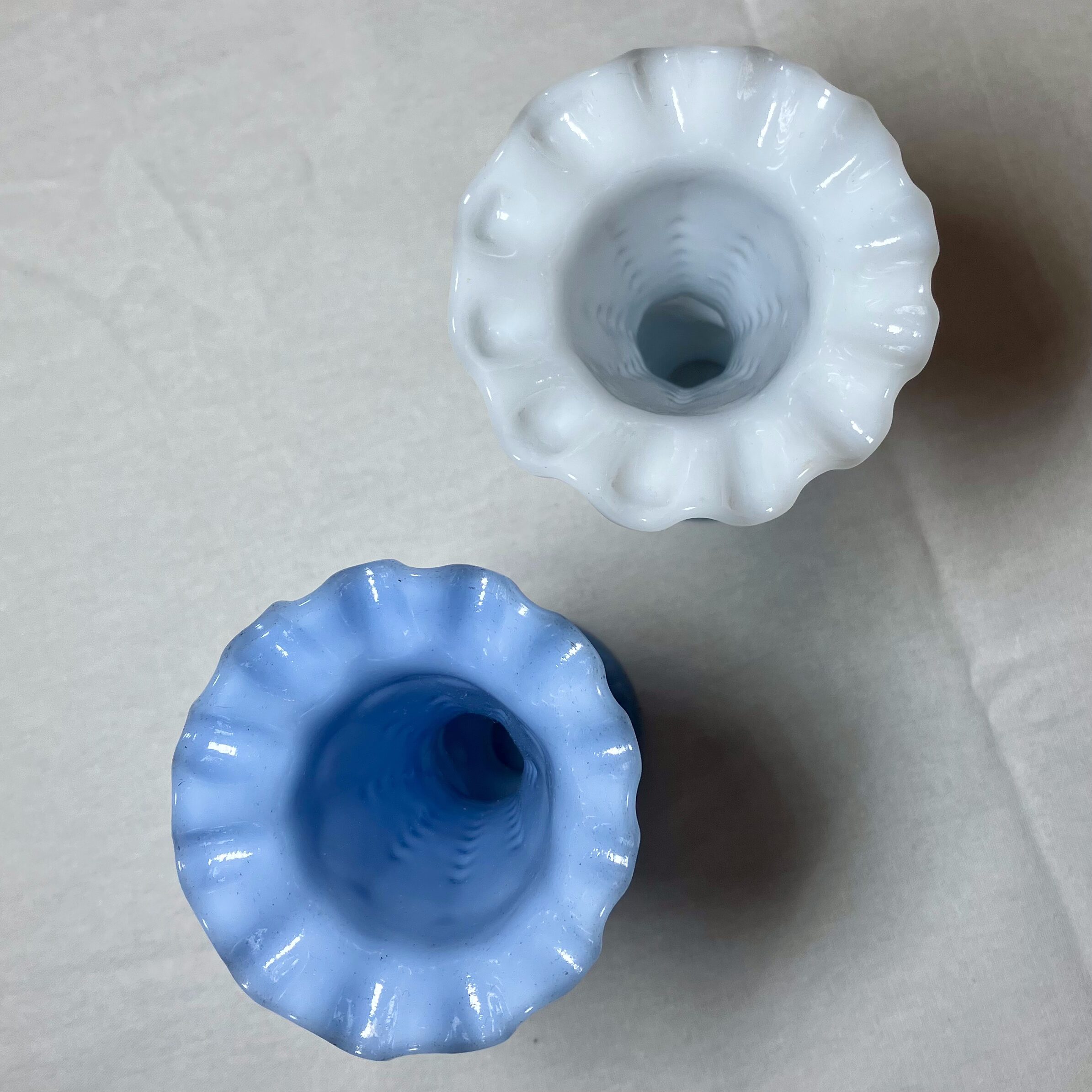 Lot de 2 vases en opaline de foire – Image 5